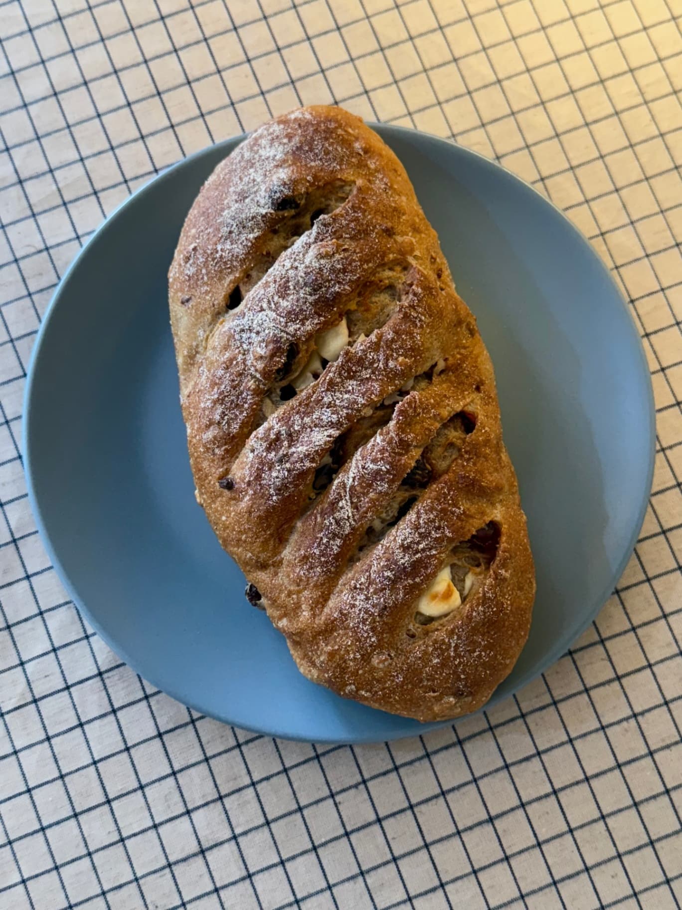 통밀 크랜베리 크림치즈 깜빠뉴